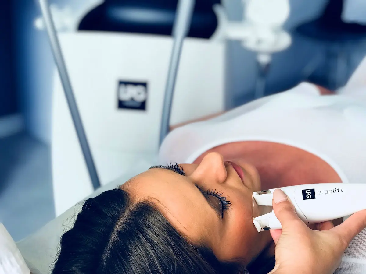 Endermologia twarzy (LPG Ergolift): co realnie daje